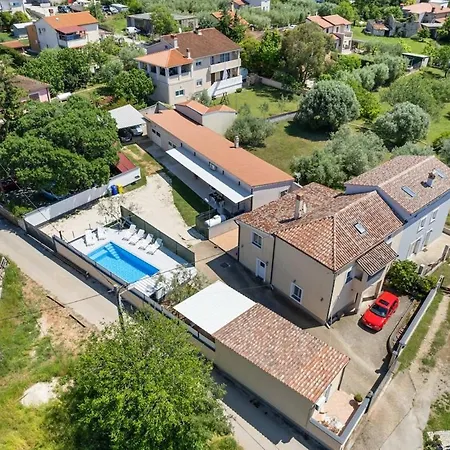 Emma In Pula, Istria - By Istrabook Villa *