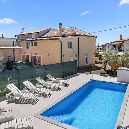 Emma In Pula, Istria - By Istrabook Villa